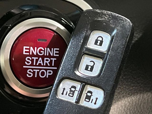 �yHonda�X�}�[�g�L�[�z�J�o����|�P�b�g�ɓ��ꂽ�܂܂ł��h�A�̎{���E�������\�ȃX�}�[�g�L�[�𑕔��B�G���W���̃I���E�I�t�����J�M�����o���K�v����������Ƃ��Ă��֗��ł���