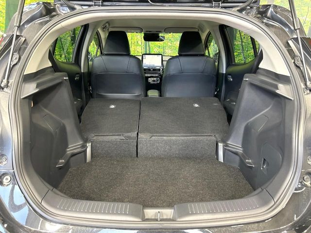 普段のお買い物や通勤、送迎等に十分な荷室スペースを確保しております。セカンドシートを倒すと、大きな荷物の積載も可能です♪