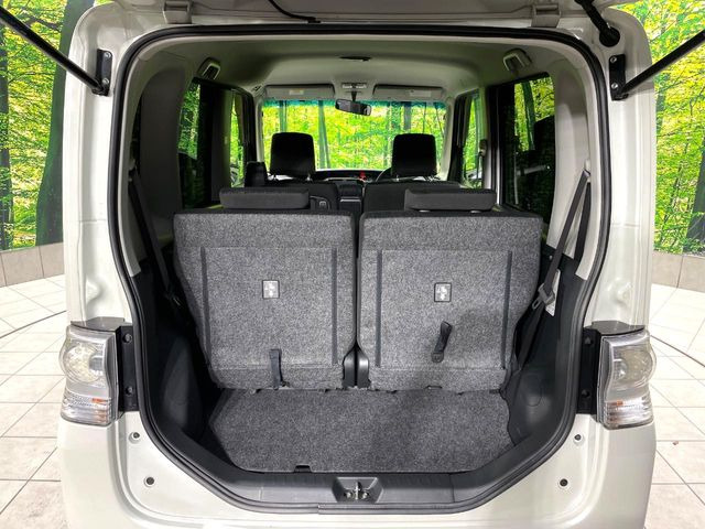 ���i�̂���������ʋ΁A���}���ɏ\���ȉ׎��X�y�[�X���m�ۂ��Ă���܂��B�Z�J���h�V�[�g��|���ƁA�傫�ȉו��̐ύڂ��\�ł���