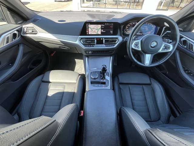 4シリーズカブリオレM440i Xドライブ 4WD