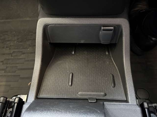 ���C�����X�`���[�W���[���t���Ă��܂��B