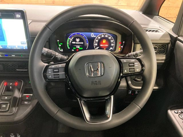 �y�����v�����X�e�A�����O�z�㎿�Ȋv���g�p���邱�ƂŁA��ɂ����������݂ƂĂ��^�]���₷���n���h���ł���