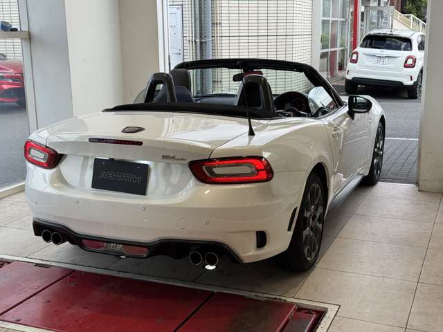 アバルト124スパイダー1.4