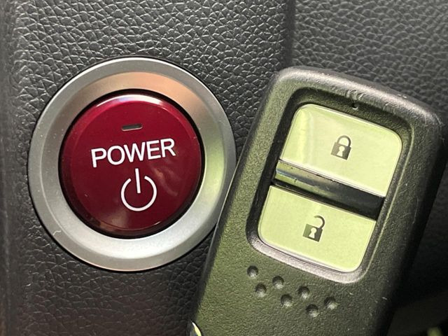 �yHonda�X�}�[�g�L�[�z�J�o����|�P�b�g�ɓ��ꂽ�܂܂ł��h�A�̎{���E�������\�ȃX�}�[�g�L�[�𑕔��B�G���W���̃I���E�I�t�����J�M�����o���K�v����������Ƃ��Ă��֗��ł���