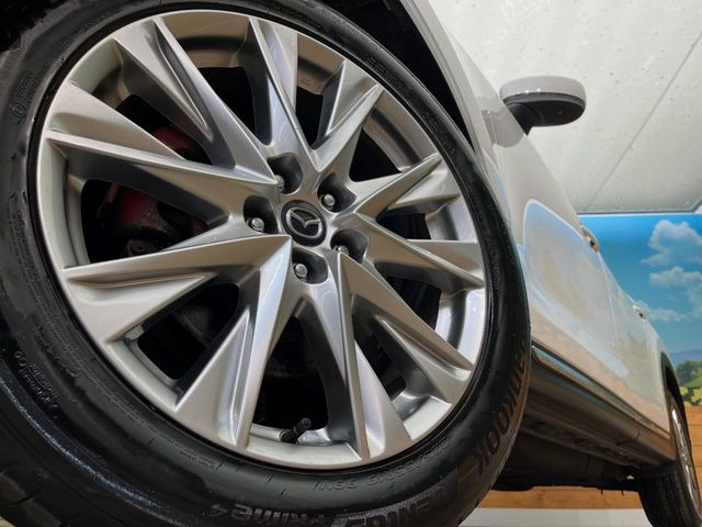 �y�����A���~�z�C�[���z�O�ςɃ}�b�`���������A���~�z�C�[���𑕒����Ă���܂��B�e��ЊO�A���~�z�C�[����A�X�^�b�h���X�^�C�����戵�����Ă���܂��B���񂲑��k����������