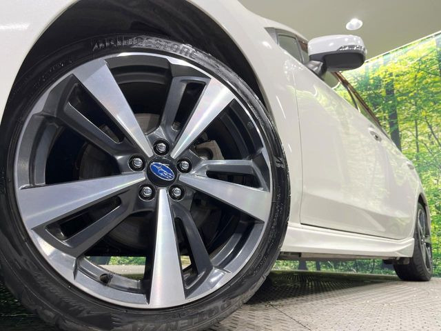 �y����18�C���`�A���~�z�C�[���z�O�ςɃ}�b�`���������A���~�z�C�[���𑕒����Ă���܂��B�e��ЊO�A���~�z�C�[����A�X�^�b�h���X�^�C�����戵�����Ă���܂��B���񂲑��k����������