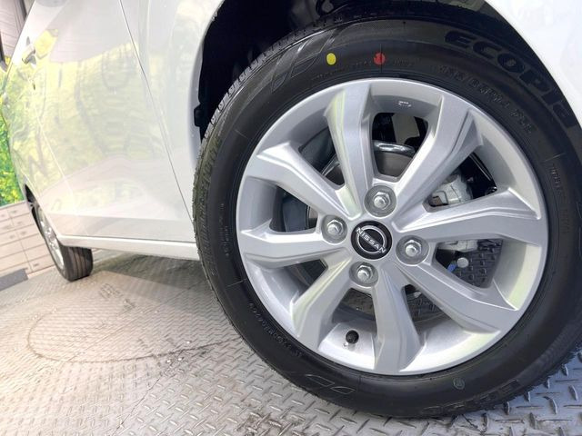 �y�����A���~�z�C�[���z�O�ςɃ}�b�`���������A���~�z�C�[���𑕒����Ă���܂��B�e��ЊO�A���~�z�C�[����A�X�^�b�h���X�^�C�����戵�����Ă���܂��B���񂲑��k����������