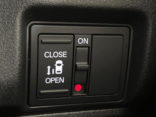 �y�p���[�X���C�h�h�A�z�X�}�[�g�L�[��^�]�Ȃ̃X�C�b�`�ŃX���C�h�h�A�̊J���\���d��������͂����ăh�A���J����K�v�������A���������q�l�ł��A�d���ו��������Ă��鎞�����N�ɊJ���߂ł��܂���