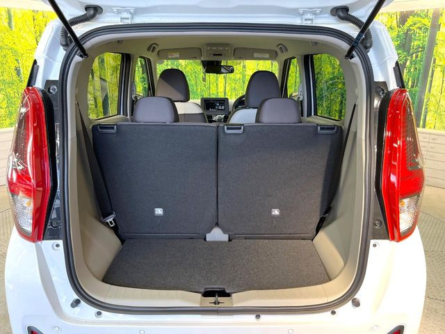 ���i�̂���������ʋ΁A���}���ɏ\���ȉ׎��X�y�[�X���m�ۂ��Ă���܂��B�Z�J���h�V�[�g��|���ƁA�傫�ȉו��̐ύڂ��\�ł���