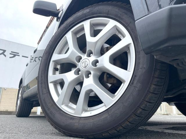 �y����18�C���`�A���~�z�C�[���z�O�ςɃ}�b�`���������A���~�z�C�[���𑕒����Ă���܂��B�e��ЊO�A���~�z�C�[����A�X�^�b�h���X�^�C�����戵�����Ă���܂��B���񂲑��k����������