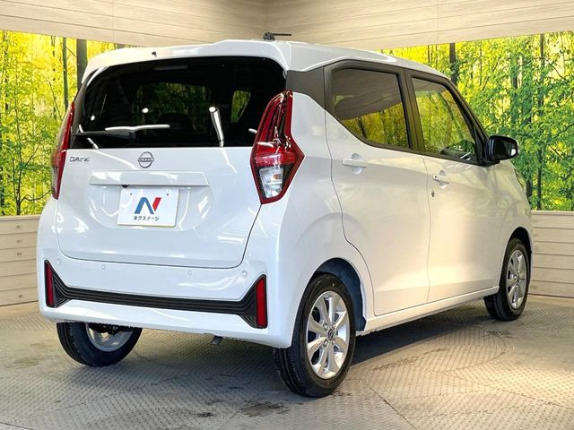 ��D�]�𒸂��Ă���܂��{�f�B�̒e�X�v���b�V���R�[�g���D�]��t���B�ʏ�̃K���X�R�[�g�ƈقȂ�A�ϋv�N��6�N�̖��@���K���X�R�[�e�B���O���A�{�f�B���L���C�ȏ�Ԃɕۂ��Ă���܂��B