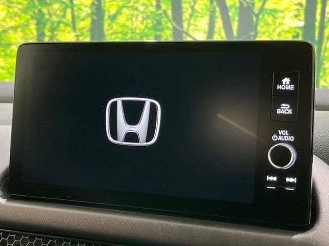 【メーカー純正ナビ】インテリアに溶け込むスタイリッシュな「専用設計」メーカーナビを装備♪視認性や操作性など基本性能にも優れ、より上質なカーライフをお楽しみいただけます。