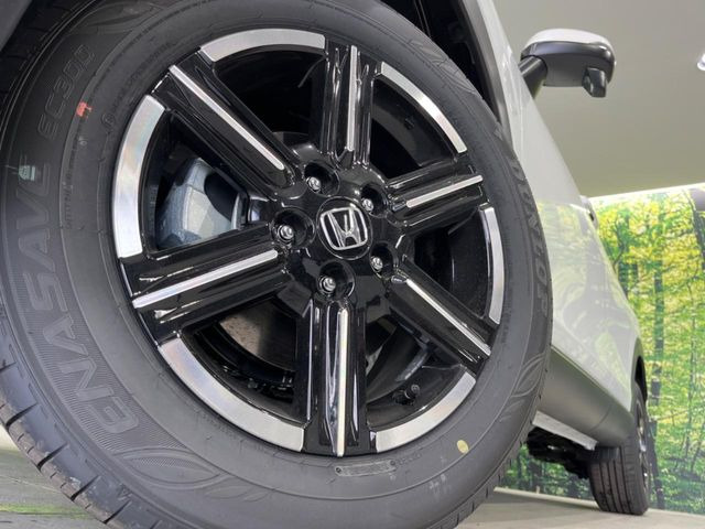 �y����16�C���`�A���~�z�C�[���z�O�ςɃ}�b�`���������A���~�z�C�[���𑕒����Ă���܂��B�e��ЊO�A���~�z�C�[����A�X�^�b�h���X�^�C�����戵�����Ă���܂��B���񂲑��k����������