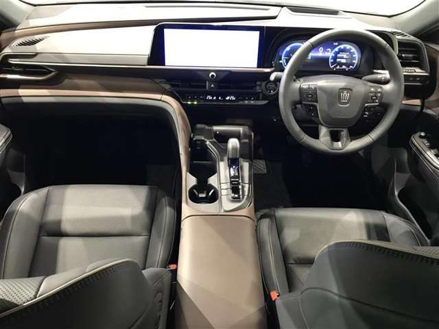 クラウンクロスオーバー2.5 G アドバンスト レザー パッケージ E-Four 4WD