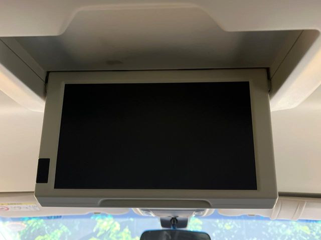 �y�����G���^�[�e�C�������g�V�X�e���z��Ȃɂ�����̕����喞���́A�l�C���[�J�[�I�v�V�����𑕔��B��p�̉����V�X�e���ƁA���ʂ̃��j�^�[�ňړ�����DVD�������y���݂��������܂��B