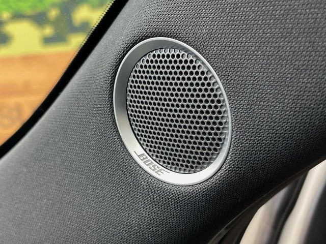 �yBOSE�T�E���h�V�X�e���z���[�J�[�I�v�V�����̍��i�ʃT�E���h�V�X�e���𓋍ځB��p�̃`���[�j���O���{���ꂽ�召�l�X�ȃX�s�[�J�[����ǎ��ȃT�E���h���t�ł��A�Տꊴ���ӂ�鉹����Ԃ����o���܂��B