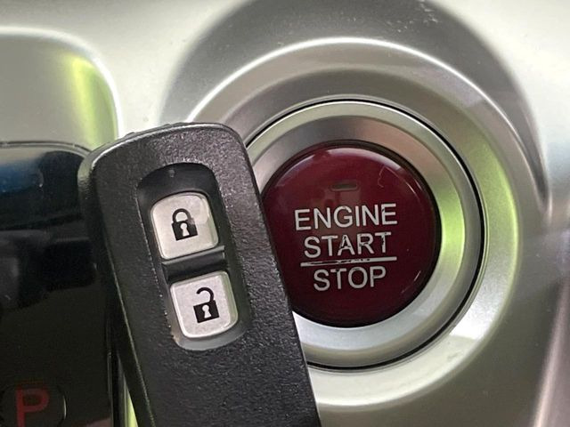 �yHonda�X�}�[�g�L�[�z�J�o����|�P�b�g�ɓ��ꂽ�܂܂ł��h�A�̎{���E�������\�ȃX�}�[�g�L�[�𑕔��B�G���W���̃I���E�I�t�����J�M�����o���K�v����������Ƃ��Ă��֗��ł���