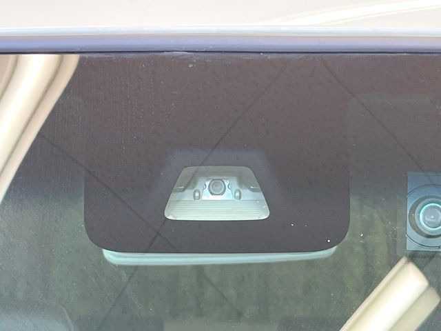 �y�X�}�[�g�A�V�X�g�z���s���ɑO���̎ԗ�����F�����A�Փ˂������Ȏ��͌x��ƃu���[�L�ŏՓˉ���Ɣ�Q�y�����A�V�X�g�B�����S�Ƀh���C�u�����y���݂��������܂��B