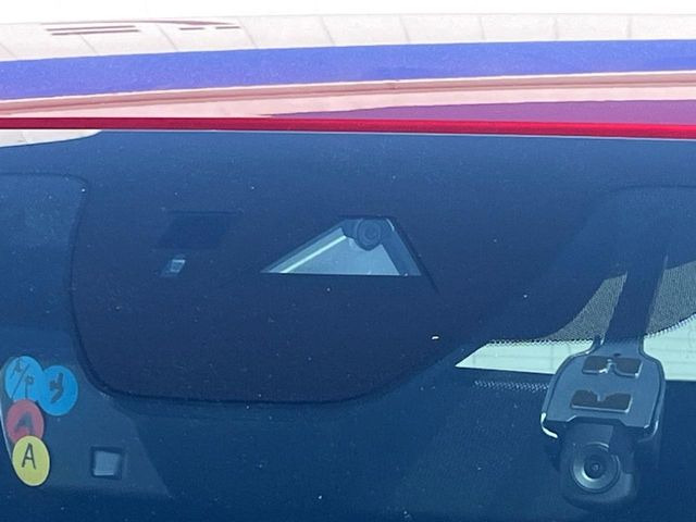 �y�X�}�[�g�u���[�L�T�|�[�g�z���s���ɑO���̎ԗ�����F�����A�Փ˂������Ȏ��͌x��ƃu���[�L�ŏՓˉ���Ɣ�Q�y�����A�V�X�g�B�����S�Ƀh���C�u�����y���݂��������܂��B