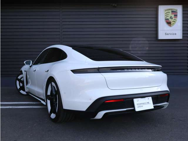 タイカン4S パフォーマンスバッテリー プラス 4+1シート 4WD