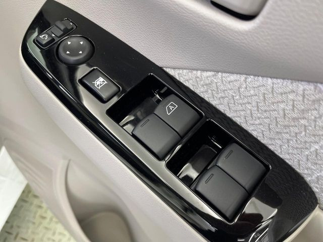 �y�d���i�[�~���[�z�T�C�h�~���[�͓d���i�[���ƂȂ��Ă���A�������ԏ�ł��L�Y�������X�N��}�����܂��B