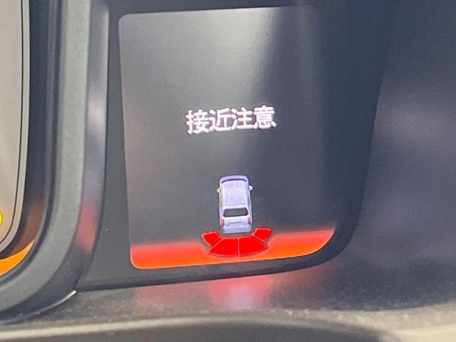 �y�z���_�Z���V���O�z���s���ɑO���̎ԗ�����F�����A�Փ˂������Ȏ��͌x��ƃu���[�L�ŏՓˉ���Ɣ�Q�y�����A�V�X�g�B�����S�Ƀh���C�u�����y���݂��������܂��B