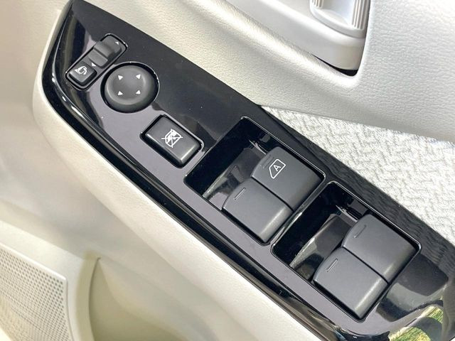 �y�d���i�[�~���[�z�T�C�h�~���[�͓d���i�[���ƂȂ��Ă���A�������ԏ�ł��L�Y�������X�N��}�����܂��B