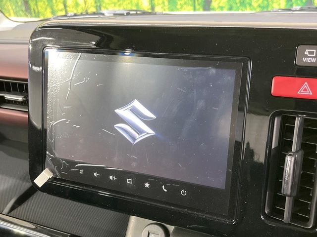 【純正ナビ】人気の純正ナビを装備しております。ナビの使いやすさはもちろん、オーディオ機能も充実!キャンプや旅行はもちろん、通勤や買い物など普段のドライブも楽しくなるはず♪