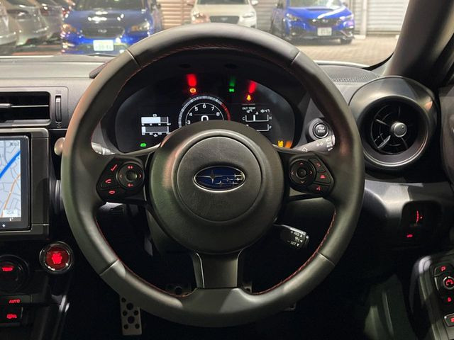 �y�����v�����X�e�A�����O�z�㎿�Ȋv���g�p���邱�ƂŁA��ɂ����������݂ƂĂ��^�]���₷���n���h���ł���