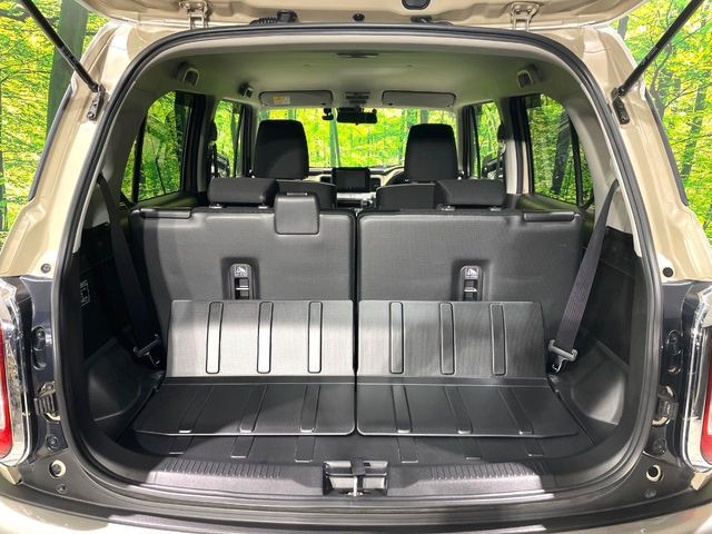 ���i�̂���������ʋ΁A���}���ɏ\���ȉ׎��X�y�[�X���m�ۂ��Ă���܂��B�Z�J���h�V�[�g��|���ƁA�傫�ȉו��̐ύڂ��\�ł���