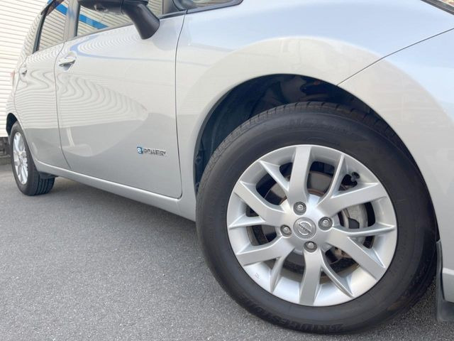 �y�����I�v�V����15�C���`�A���~�z�C�[���z�����I�v�V�����z�C�[���𑕒��B���s���\�̌���ɉ����A�O�ς����X�^�C���b�V���ɂȂ��Ă��܂��B