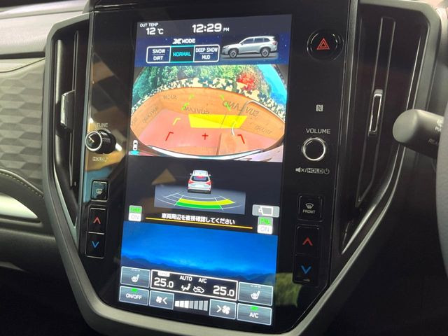 �y�}���`�e���C�����j�^�[�z�Ԃ̃t�����g��T�C�h�̃J�����摜�𓯎��Ƀ��j�^�[�\�����邱�ƂŁA���H�⋷�����𑖍s���ł����͂̏󋵊m�F���ł����S!�{�iSUV�ɂ��ꂵ�������ł���