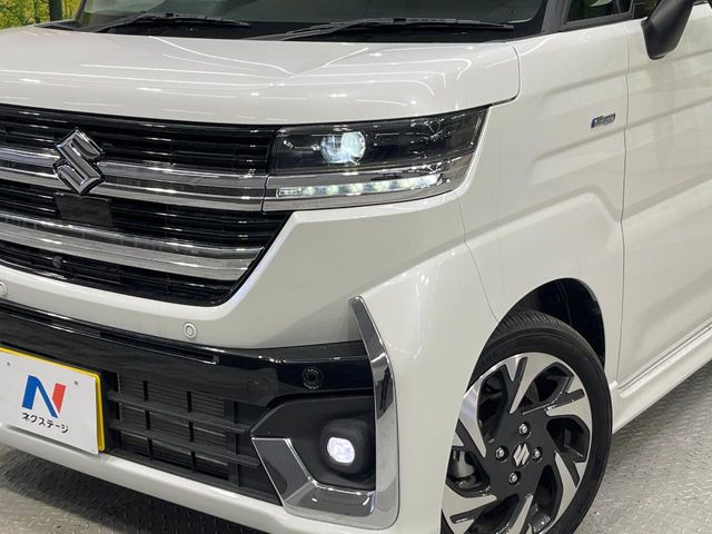 【LEDヘッドライト】悪天候や夜間走行時も良好な視界を確保し安心して運転できる高輝度LEDヘッドライトを装備!点灯速度が早く、消費電力も抑えられています。