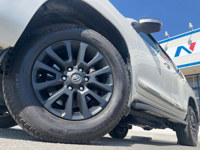 �y����18�C���`�A���~�z�C�[���z�O�ςɃ}�b�`���������A���~�z�C�[���𑕒����Ă���܂��B�e��ЊO�A���~�z�C�[����A�X�^�b�h���X�^�C�����戵�����Ă���܂��B���񂲑��k����������