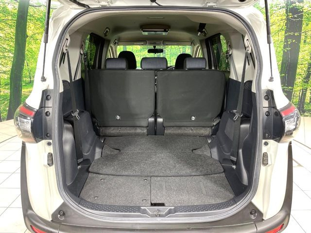 ���i�̂���������ʋ΁A���}���ɏ\���ȉ׎��X�y�[�X���m�ۂ��Ă���܂��B�Z�J���h�V�[�g��|���ƁA�傫�ȉו��̐ύڂ��\�ł���