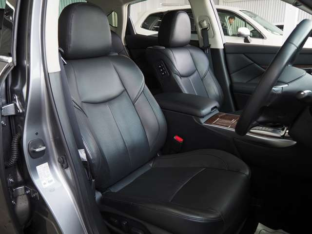 フーガ3.7 370GT FOUR 4WD