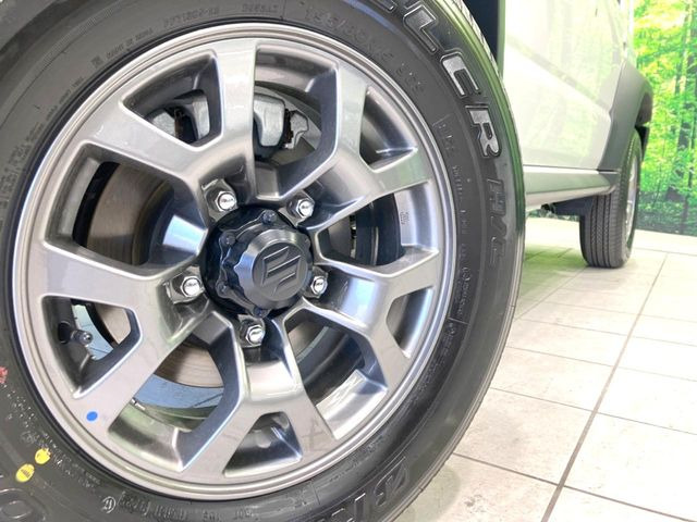 �y����15�C���`�A���~�z�C�[���z�O�ςɃ}�b�`���������A���~�z�C�[���𑕒����Ă���܂��B�e��ЊO�A���~�z�C�[����A�X�^�b�h���X�^�C�����戵�����Ă���܂��B���񂲑��k����������