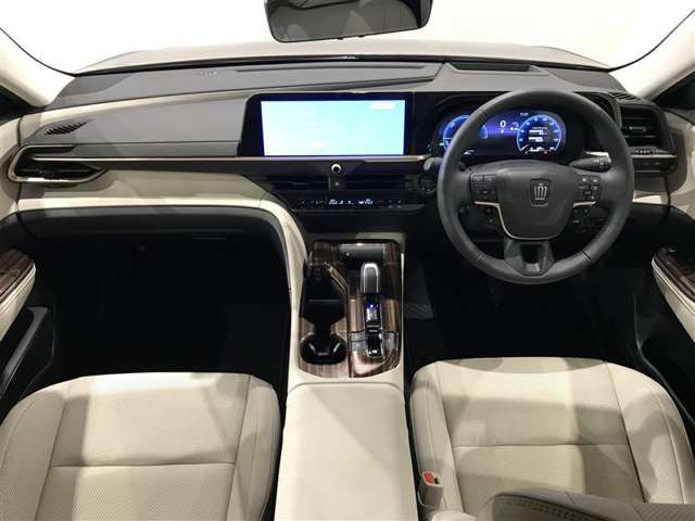 クラウンクロスオーバー2.5 G アドバンスト レザー パッケージ E-Four 4WD
