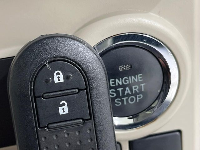 �y�L�[�t���[�V�X�e���z�J�o����|�P�b�g�ɓ��ꂽ�܂܂ł��h�A�̎{���E�������\�ȃX�}�[�g�L�[�𑕔��B�G���W���̃I���E�I�t�����J�M�����o���K�v����������Ƃ��Ă��֗��ł���