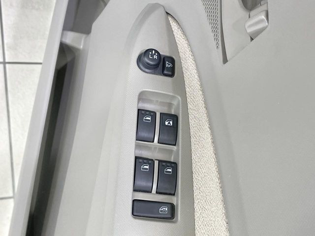 �y�d���i�[�~���[�z�T�C�h�~���[�͓d���i�[���ƂȂ��Ă���A�������ԏ�ł��L�Y�������X�N��}�����܂��B