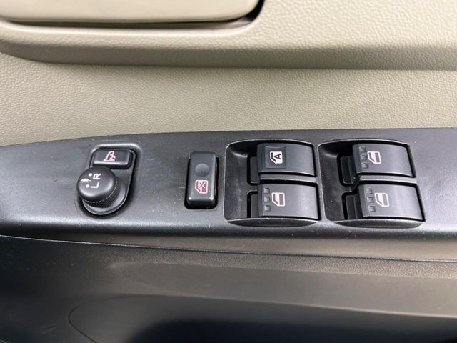 �y�d���i�[�~���[�z�T�C�h�~���[�͓d���i�[���ƂȂ��Ă���A�������ԏ�ł��L�Y�������X�N��}�����܂��B