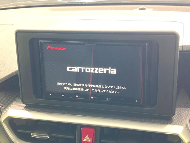 【ナビゲーション】目的地までしっかり案内してくれる使いやすいナビ。Bluetooth接続すればお持ちのスマホやMP3プレイヤーの音楽を再生可能!毎日の運転がさらに楽しくなります!!