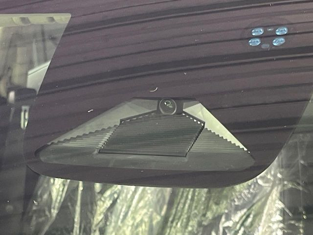 �y�z���_�Z���V���O�z���s���ɑO���̎ԗ�����F�����A�Փ˂������Ȏ��͌x��ƃu���[�L�ŏՓˉ���Ɣ�Q�y�����A�V�X�g�B�����S�Ƀh���C�u�����y���݂��������܂��B