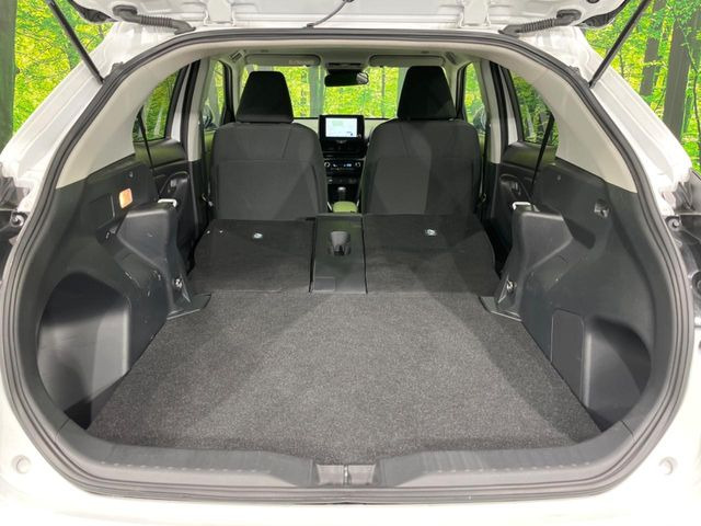 ���i�̂���������ʋ΁A���}���ɏ\���ȉ׎��X�y�[�X���m�ۂ��Ă���܂��B�Z�J���h�V�[�g��|���ƁA�傫�ȉו��̐ύڂ��\�ł���