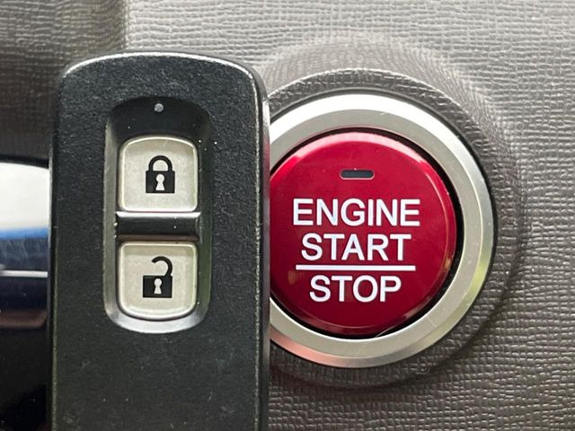 �yHonda�X�}�[�g�L�[�z�J�o����|�P�b�g�ɓ��ꂽ�܂܂ł��h�A�̎{���E�������\�ȃX�}�[�g�L�[�𑕔��B�G���W���̃I���E�I�t�����J�M�����o���K�v����������Ƃ��Ă��֗��ł���