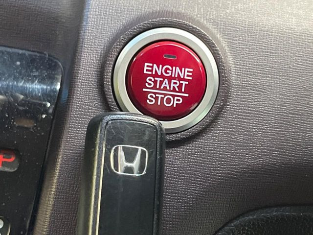 �yHonda�X�}�[�g�L�[�z�J�o����|�P�b�g�ɓ��ꂽ�܂܂ł��h�A�̎{���E�������\�ȃX�}�[�g�L�[�𑕔��B�G���W���̃I���E�I�t�����J�M�����o���K�v����������Ƃ��Ă��֗��ł���