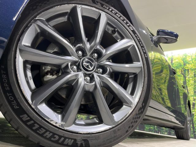 �y����18�C���`�A���~�z�C�[���z�O�ςɃ}�b�`���������A���~�z�C�[���𑕒����Ă���܂��B�e��ЊO�A���~�z�C�[����A�X�^�b�h���X�^�C�����戵�����Ă���܂��B���񂲑��k����������