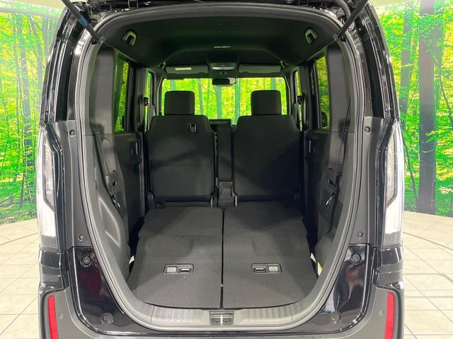 ���i�̂���������ʋ΁A���}���ɏ\���ȉ׎��X�y�[�X���m�ۂ��Ă���܂��B�Z�J���h�V�[�g��|���ƁA�傫�ȉו��̐ύڂ��\�ł���