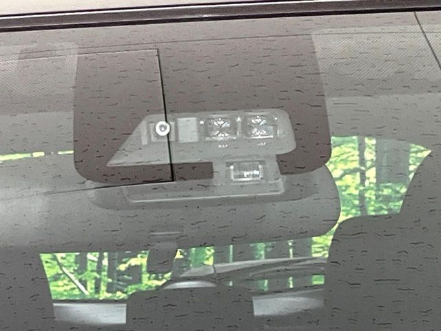 �y�g���^�Z�[�t�e�B�Z���X�z���s���ɑO���̎ԗ�����F�����A�Փ˂������Ȏ��͌x��ƃu���[�L�ŏՓˉ���Ɣ�Q�y�����A�V�X�g�B�����S�Ƀh���C�u�����y���݂��������܂��B