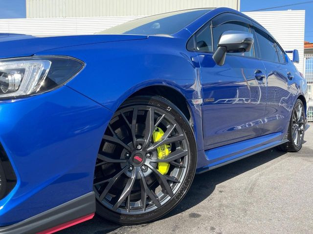 �y����19�C���`�A���~�z�C�[���z�O�ςɃ}�b�`���������A���~�z�C�[���𑕒����Ă���܂��B�e��ЊO�A���~�z�C�[����A�X�^�b�h���X�^�C�����戵�����Ă���܂��B���񂲑��k����������